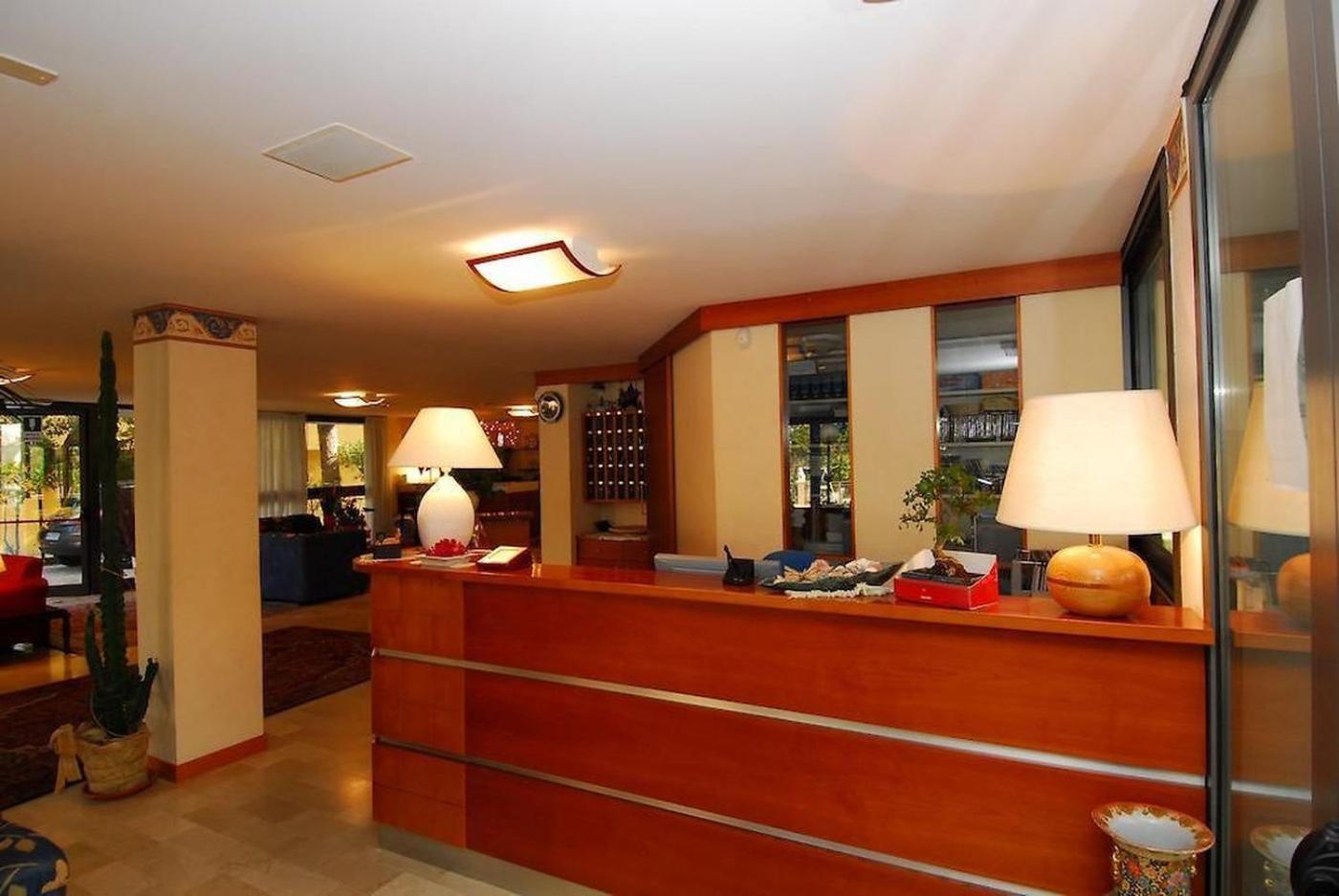 Hotel Ambasciata Cesenatico Ngoại thất bức ảnh
