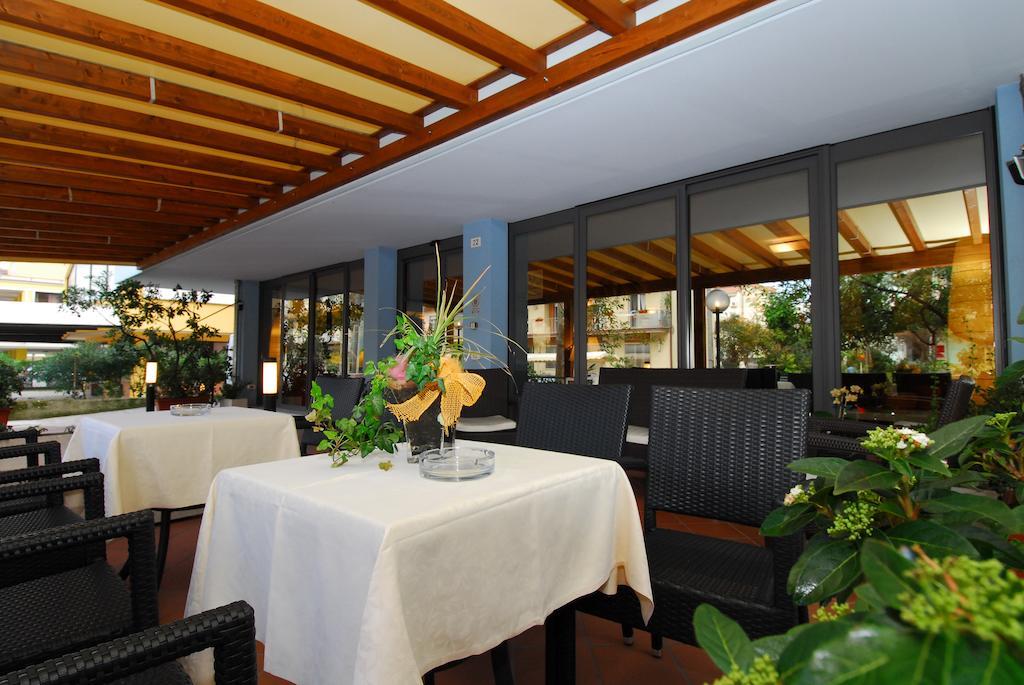 Hotel Ambasciata Cesenatico Ngoại thất bức ảnh
